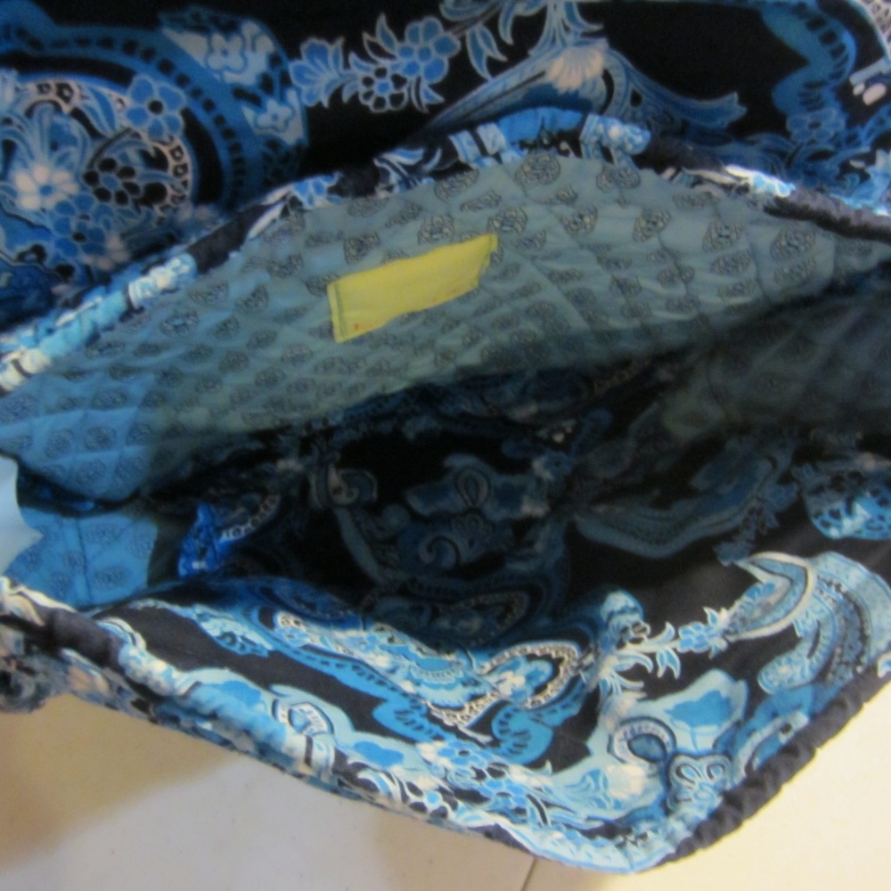 Blue Paisley quilted purse - Picture 4 of 5